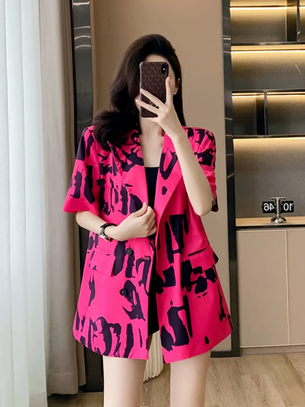 Fashionable short-sleeved suit jacket for women 2024 summer new style high-end personalized tops with western style casual suits