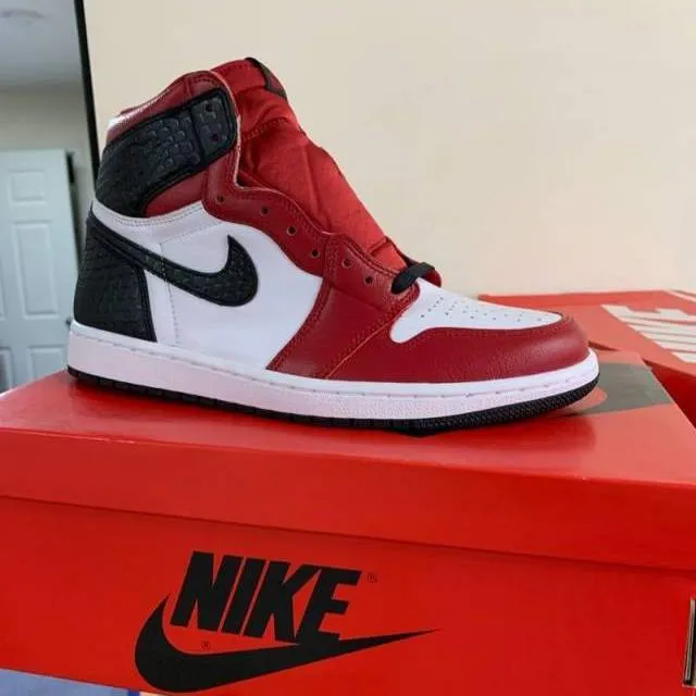 Nike Air Jordan 1 Retro High OG Satin Snake Chicago