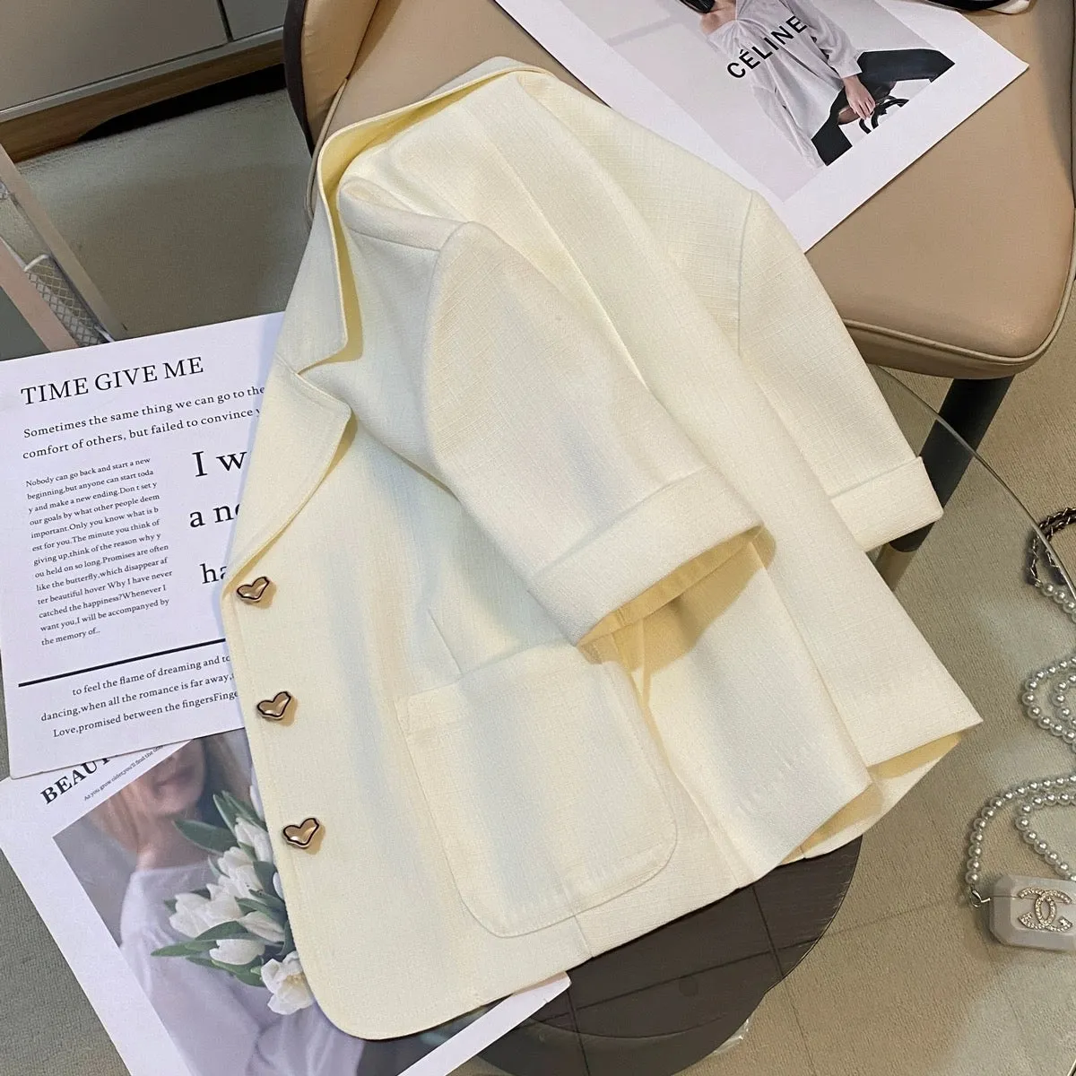 Off-white suit jacket for women 2024 summer new style niche fashion goddess fan love button design slimming top