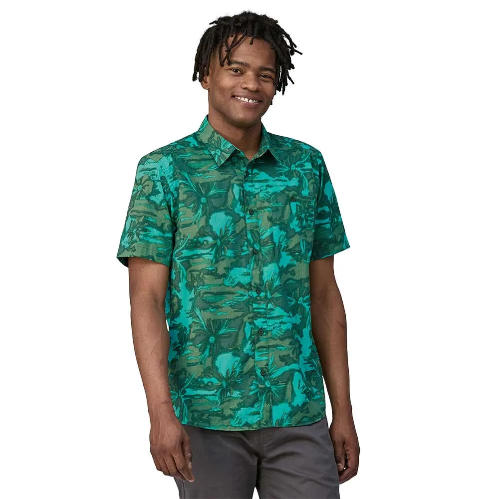 Patagonia Go To Shirt - Cliffs and Waves: Conifer Green