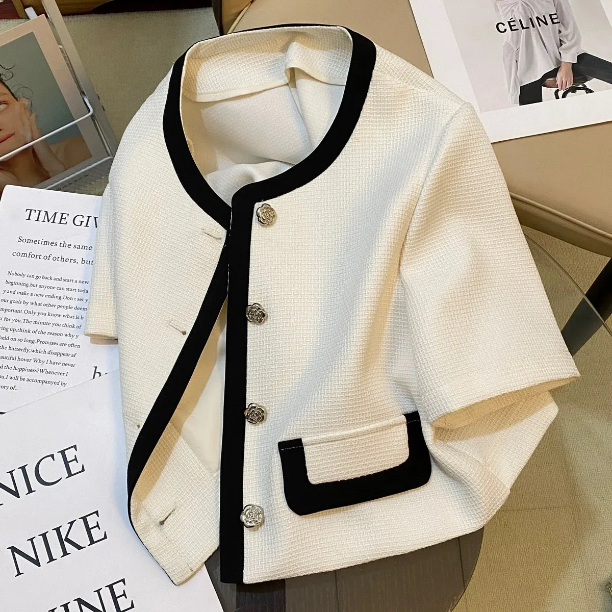 White short-sleeved suit jacket for women 2024 summer new round neck fashionable design casual versatile short top trendy